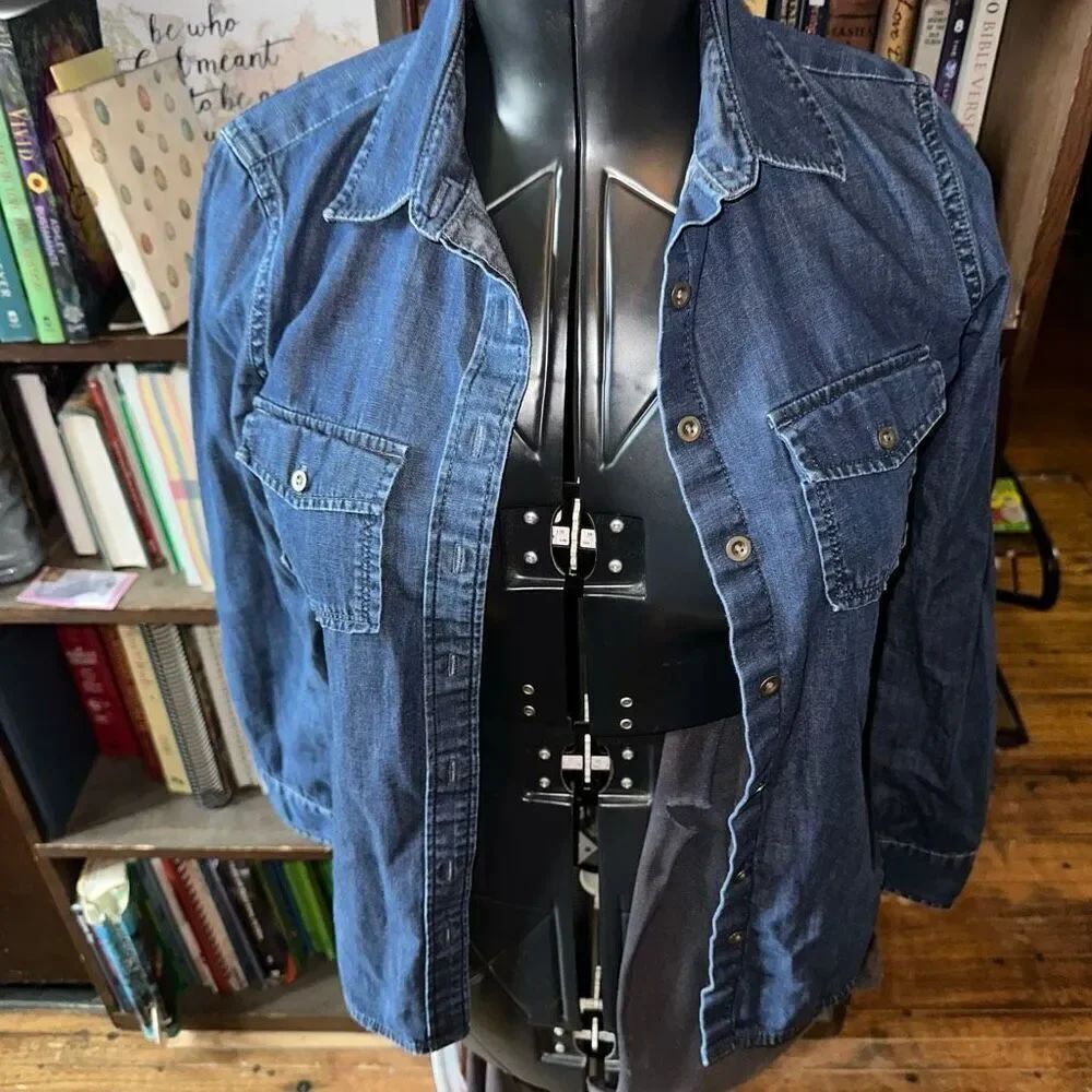 Banana Republic soft wash denim normcore button down XS shirt